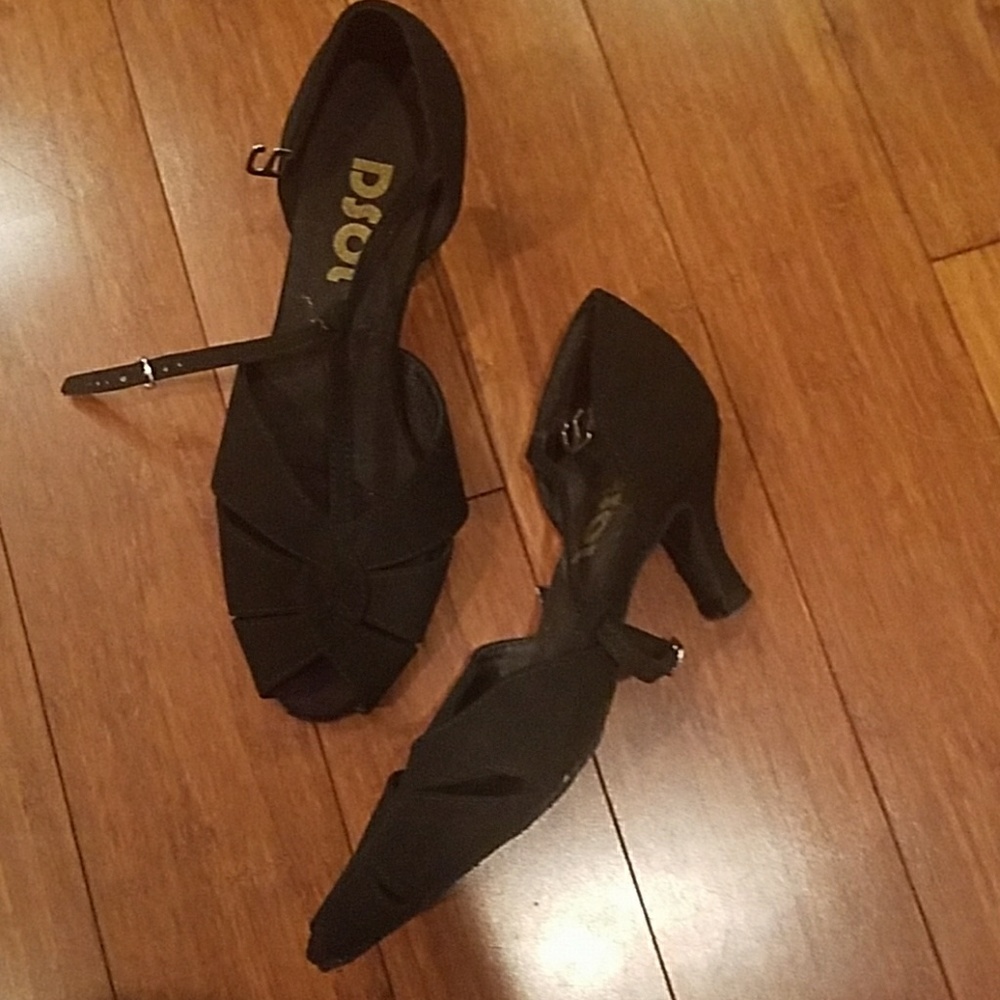 T strap dance shoes